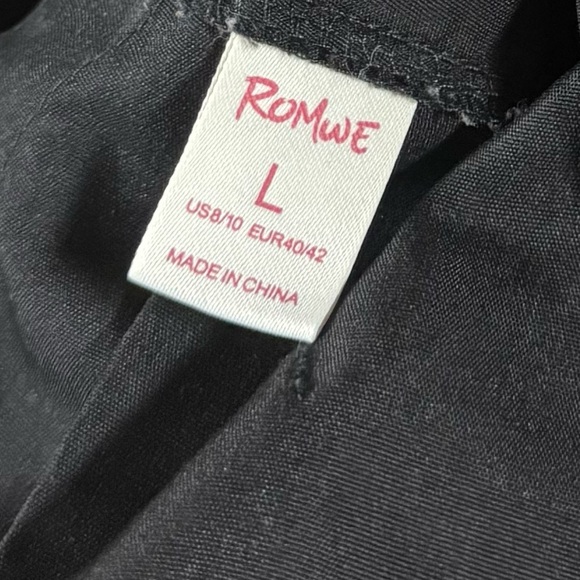 ROMWE Black Pleated Skater Skirt with Cute Pink Heart Suspenders – Size 8/10 - Picture 6 of 6